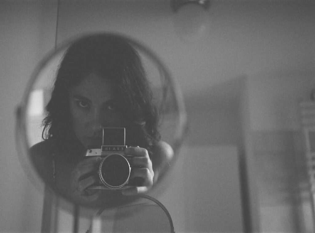 blurry girl mirror selfie aesthetic